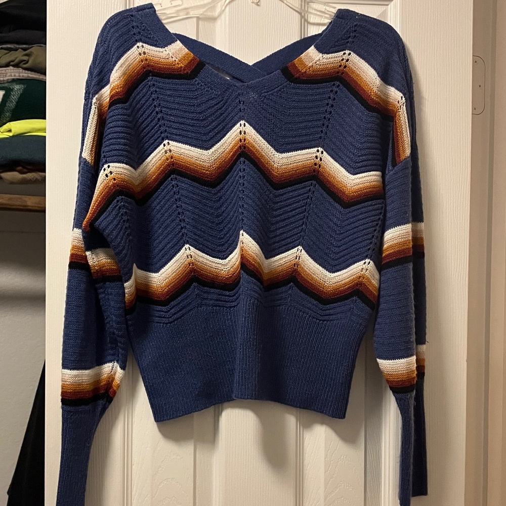 Stylish V-Neck Chevron Sweater in Blue and Brown